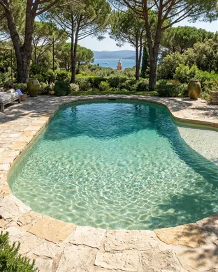 Piscine d'hôtel à Saint-Tropez