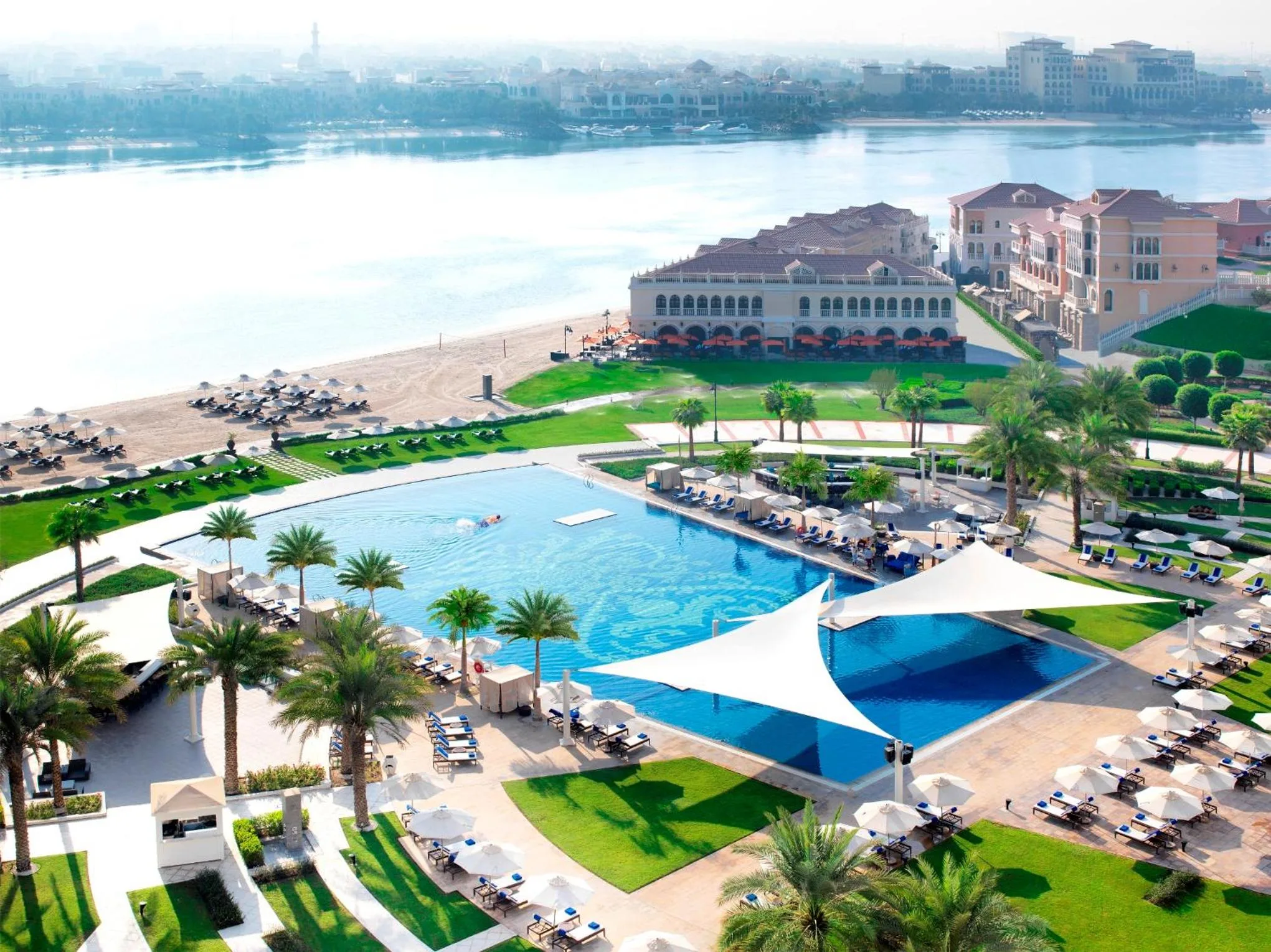 The Ritz-Carlton Abu Dhabi, photo 1